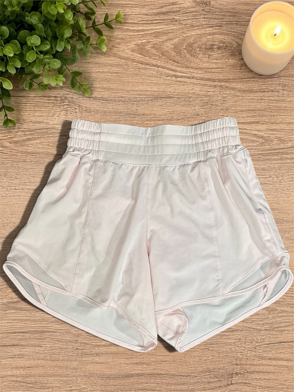 Lululemon Hotty Hot High-Rise Lined Shorts in Light Pink ~ Size 2 ~ Item #13152